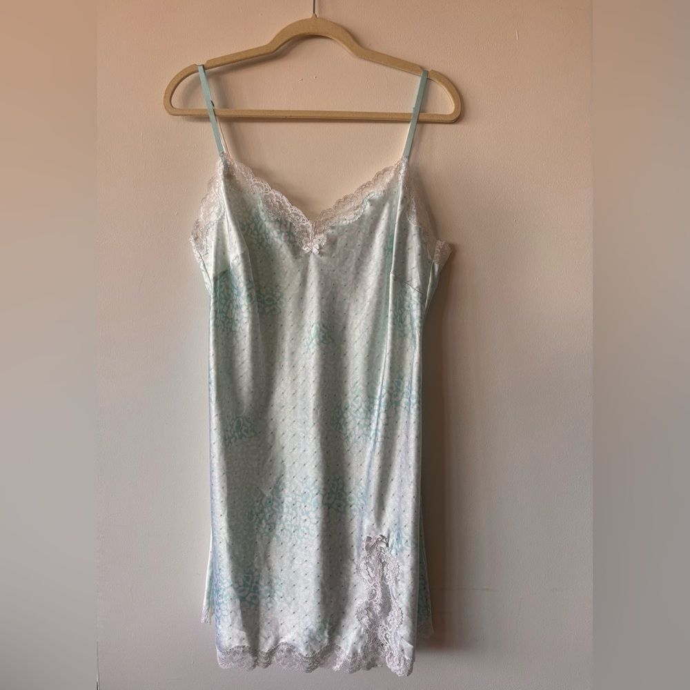 Victoria’s Secret “I Do” Elegant Light Pale Blue Lace Trimmed Nightgown Sz Large